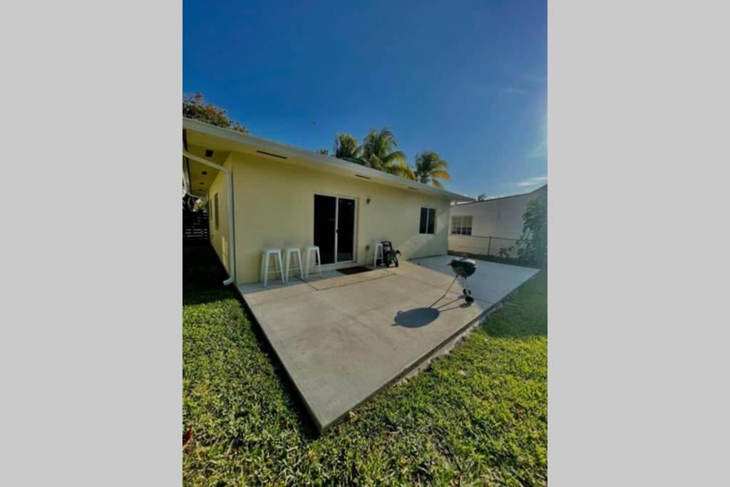 New House On The Block Near Miami Airport. Vila Exterior foto